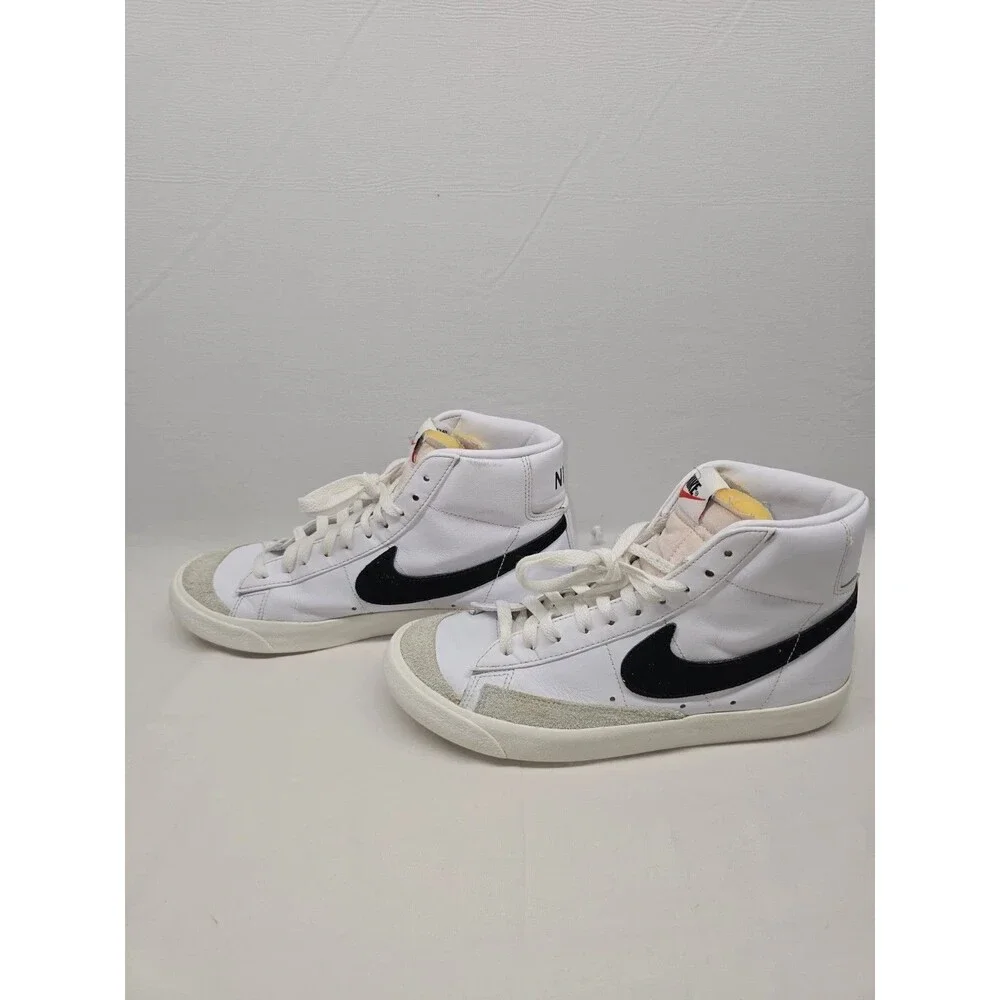 Men’s Nike Blazer Mid 77 Size 9 White And Black.